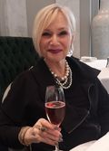 Donna in Paris-cropped Donna in Paris-cropped