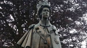 Queen Elizabeth II statue 2