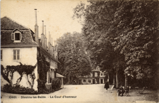 1er institut hydrothérapique  La cour d'honneur (2)
